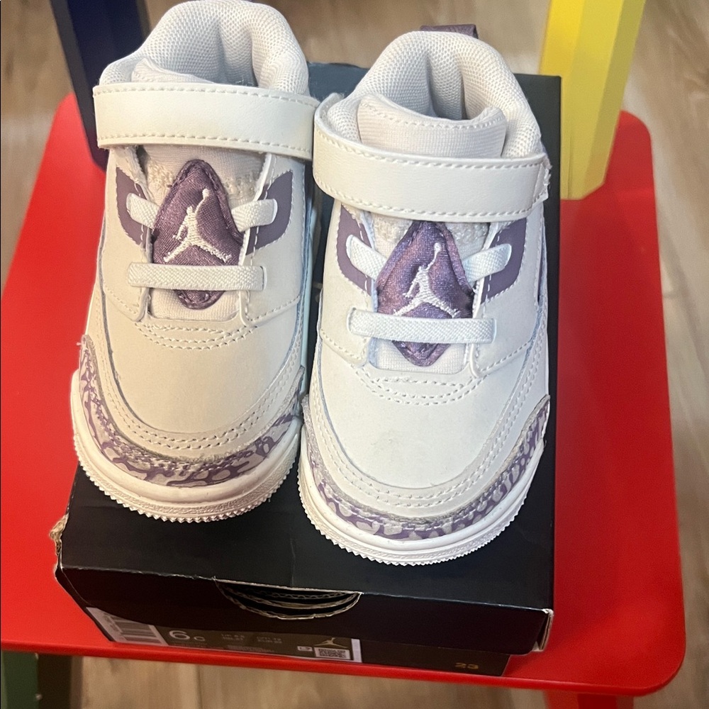 Jordan Kids Sneakers in White and Purple